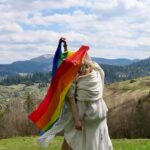 Ryan Barlow ressignifica a fé e abraça a comunidade LGBTQIA+ com amor e visibilidade
