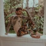 Ator e comediante surpreende fãs ao surgir sem tatuagens em ensaio que celebra nova fase e autoestima