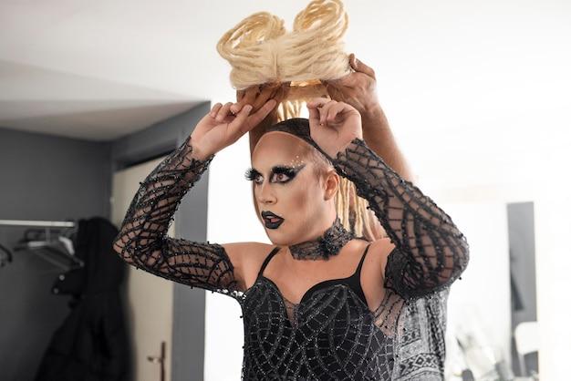 Shandra, Poseidon e Joselito The Clown deram um toque LGBTQIA+ aos looks verde-amarelos do show histórico na Praia de Copacabana