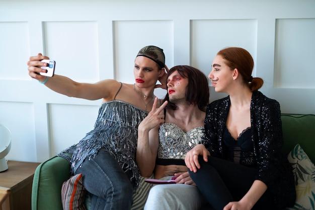 Evento icônico em Nova York destaca a influência e história do estilo Black, reunindo estrelas e representatividade