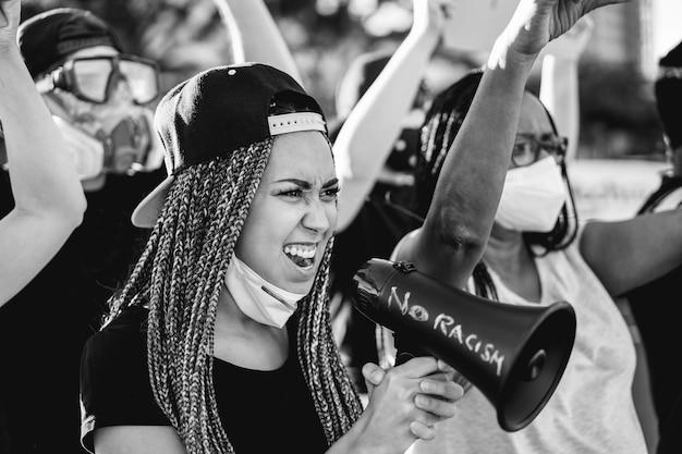 Fim de semana de esportes de combate, shows e oficinas fortalece autodefesa e solidariedade LGBTQIA+