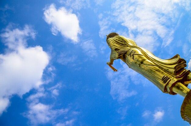 Tradição católica emociona fiéis com homenagem especial a São Miguel Arcanjo no santuário de Pompei, Itália