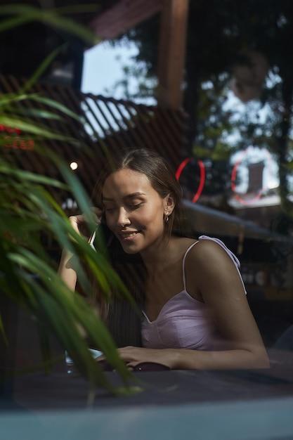 Noite tropical no Bar Opinião traz o melhor da música latina para a comunidade LGBTQIA+