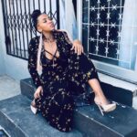 Grávida e radiante, Rihanna encanta com estilo único no Festival de Cannes, celebrando amor e representatividade
