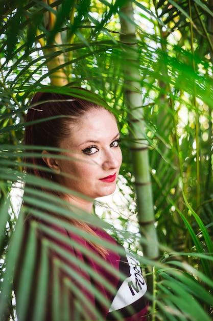 Atriz de Cuiabá representa força e autenticidade feminina em campanha da L’Oréal Paris