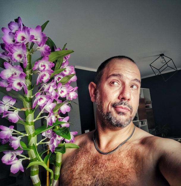 Ator se surpreende ao ser reconhecido por versão pornográfica da série hit da HBO