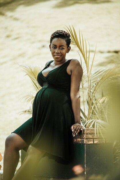 Cantora brilha em pré-estreia internacional e celebra maternidade com estilo e autenticidade