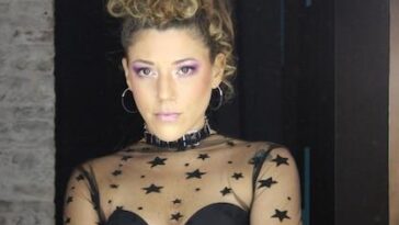 Cantora brilha com body ultracavado e casaco de pele em celebração cheia de estilo e afeto