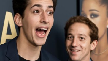 Ator de 'Zombies' compartilha encontro emocionante com Ethan Slater e Ariana Grande em 'Little Shop of Horrors'