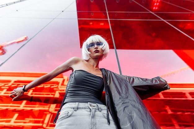 Turnê mundial celebra o álbum MAYHEM com performances e visuais impactantes para fãs LGBTQIA+