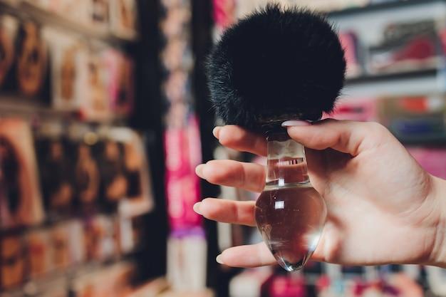 Conheça Plush Vanilla, perfume viciante e delicioso da coleção LOVENOTES de Ariana Grande
