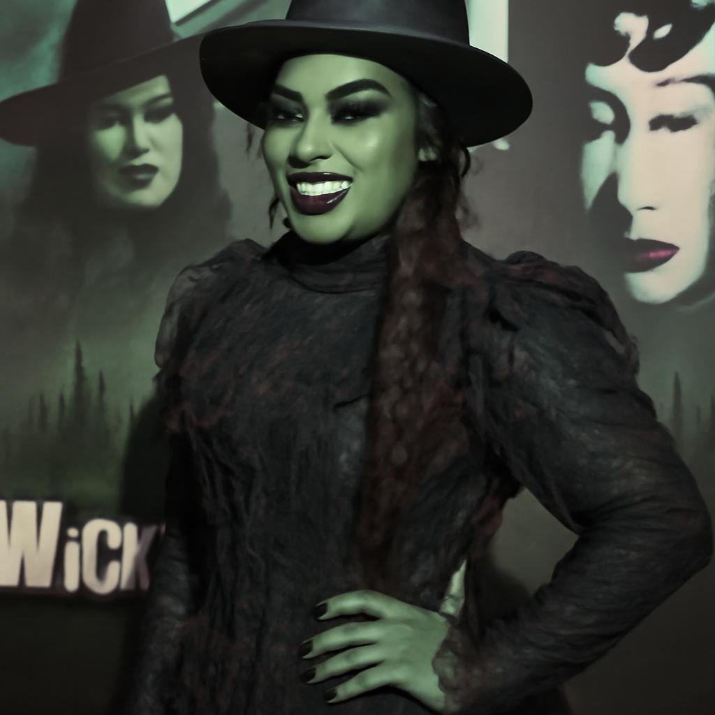 Artista trans e drag queen assume papel icônico de vilã em produção oficial de Wicked: The Musical