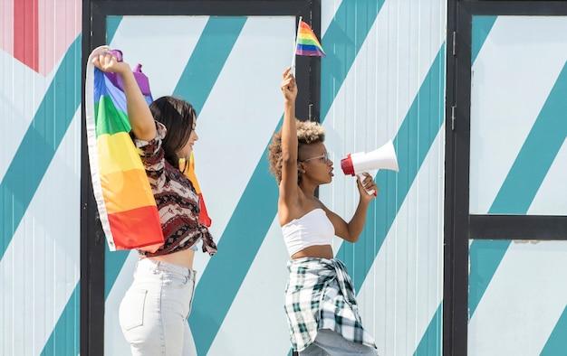 Evento gratuito une orgulho negro e LGBTQIAPN+ em BH com cortejo e atrações culturais no Viaduto Santa Tereza