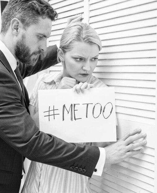 Cantora brasileira Anitta surpreende com anel de compromisso e rumores de casamento com executivo Ian Bortolanza