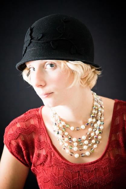 Do espartilho à estética bridalcore, descubra como Madonna influenciou a moda e continua inspirando gerações LGBTQIA+