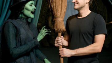 Nos bastidores do filme Wicked, conheça Charlie, o talento por trás da icônica vassoura de Elphaba