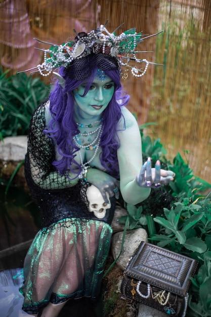 Clipes sombrios e cheios de energia trazem o universo mexicano para o pop e o cinema gótico