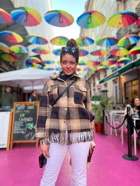 Diva pop protagoniza momento extravagante e marca presença como atração principal do festival em São Paulo