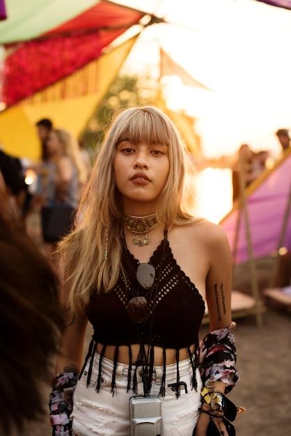 Cantora brasileira marca presença no festival mais icônico da Califórnia, reafirmando sua força no cenário internacional