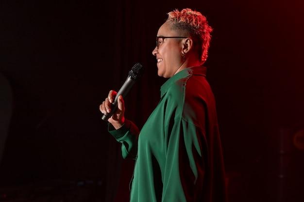 Cantora explica os desafios técnicos e a importância da performance perfeita em eventos ao vivo