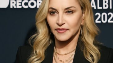 A diva pop retorna à gravadora que a lançou e prepara disco que promete reviver sua era dance icônica