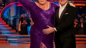 Britânica quebra barreiras e encanta público LGBTQIA+ ao dançar no reality da BBC