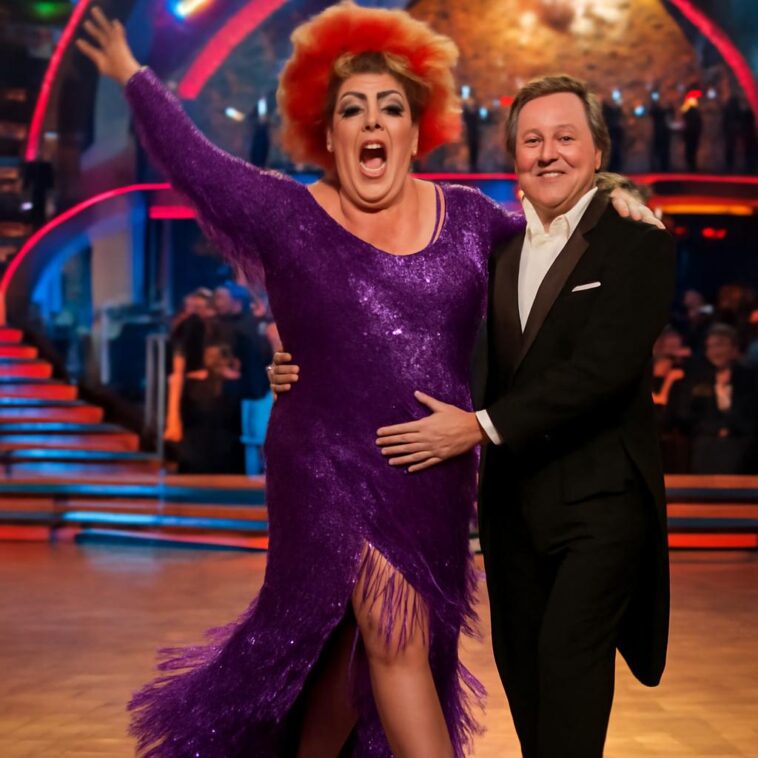 Britânica quebra barreiras e encanta público LGBTQIA+ ao dançar no reality da BBC