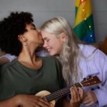 A artista emocionou fãs ao parabenizar casal queer no palco e reforçar apoio à diversidade LGBTQIA+