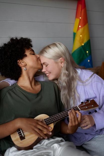 A artista emocionou fãs ao parabenizar casal queer no palco e reforçar apoio à diversidade LGBTQIA+