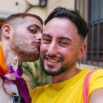 Ator fala sobre momentos íntimos em séries e filmes que marcaram sua carreira LGBTQIA+