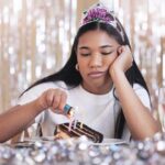 A cantora celebra a maternidade com estilo e confiança, irradiando amor e poder para a comunidade LGBTQIA+