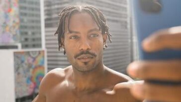 Cantor porto-riquenho mostra corpo definido e declarações apaixonadas agitam a web