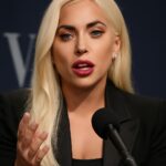 Em um emocionante compromisso com seus fãs, Gaga anuncia carreira longeva e destaca cuidado com a voz após cancelamento de show