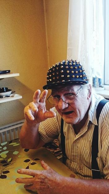 Colaborador mata idoso após piada homofóbica em BH 1 Crime chocante em marmoraria de Belo Horizonte expõe violência e intolerância no ambiente de trabalho