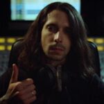 Ícone do horror reafirma descontentamento com comportamento 'diva' da estrela pop e fala sobre a importância da humildade