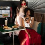 Cantora é vista em West Hollywood celebrando aniversário de A$AP Rocky e viraliza por detalhes do visual pós-parto