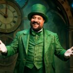 Ator e cantor se junta ao elenco do musical que celebra identidade e diversidade no teatro paulista