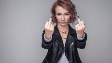 Descubra porque 'Poker Face' é um hino à bissexualidade e o que Lady Gaga revela sobre sua obra-prima pop