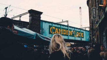 A icônica drag queen Alaska Thunderfuck 5000 apresenta espetáculo cheio de humor e música no Park West