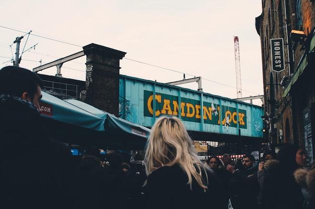 A icônica drag queen Alaska Thunderfuck 5000 apresenta espetáculo cheio de humor e música no Park West