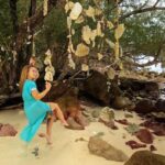 Cantora exibe paisagens únicas e natureza exuberante em viagem inspiradora e cheia de estilo