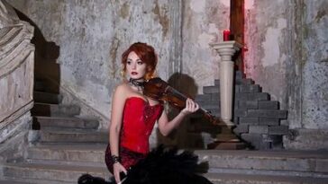 Cantora passa por momento inusitado em apresentação e recebe apoio do público e de Zé Felipe