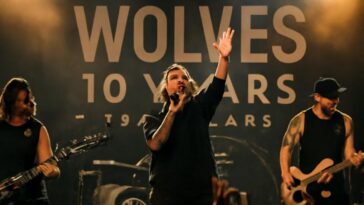 Banda progressiva emociona público LGBTQIA+ com performance intimista e explosiva no Q Theatre