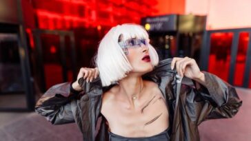 Show vibrante e cheio de emoção marca a volta da rainha do pop a Estocolmo, encantando fãs LGBTQIA+ com sua performance única