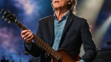 Ex-Beatle revive clássicos e conecta gerações em espetáculo cheio de nostalgia e emoção