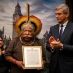 Líder indígena recebe prêmio internacional em evento com grandes nomes da cultura e ativismo mundial