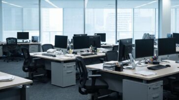 Cortes na NBC desmantelam times especializados em pautas LGBTQIA+, negras, latinas e asiáticas, gerando críticas e preocupações