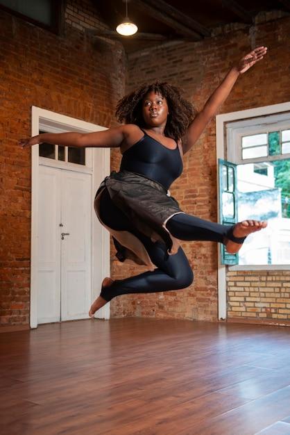 Yandy Smith promete colaboração com Beyoncé se Karlie brilhar no 'Backup Dancer Challenge'