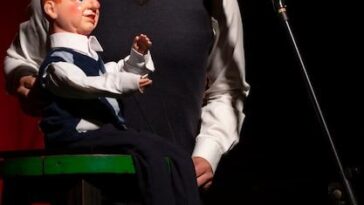 Filho de David e Victoria conquista espaço na música e emociona com declaração à namorada brasileira