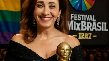 Atriz e apresentadora celebra mais de duas décadas no maior festival de cultura LGBTQIA+ da América Latina